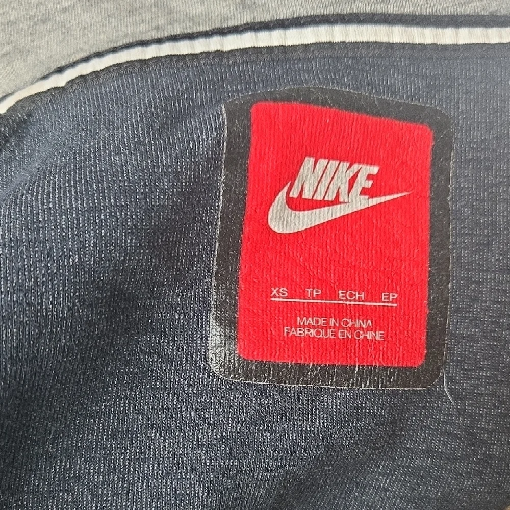 Nike‎ Dark Oversized High-Low Sweatshirt – XS, Sporty Athleisure Gym Essential